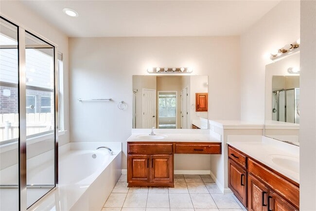 Building Photo - 15524 Belfin Dr