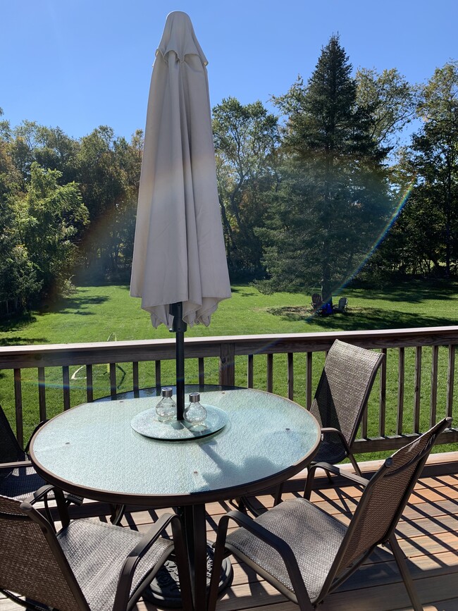 Building Photo - 69 Salisbury Ave