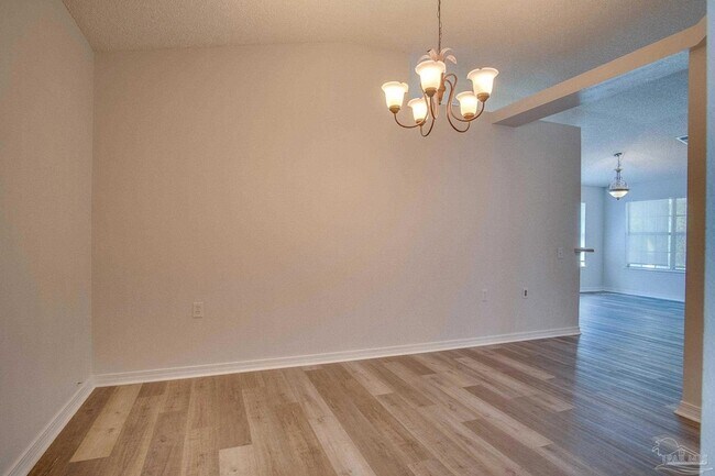 Building Photo - 2029 Shadow Lake Dr