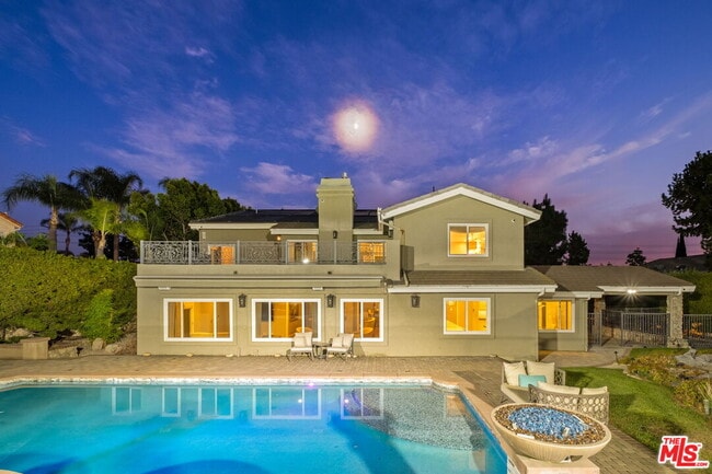 Building Photo - 1047 E Pomello Dr