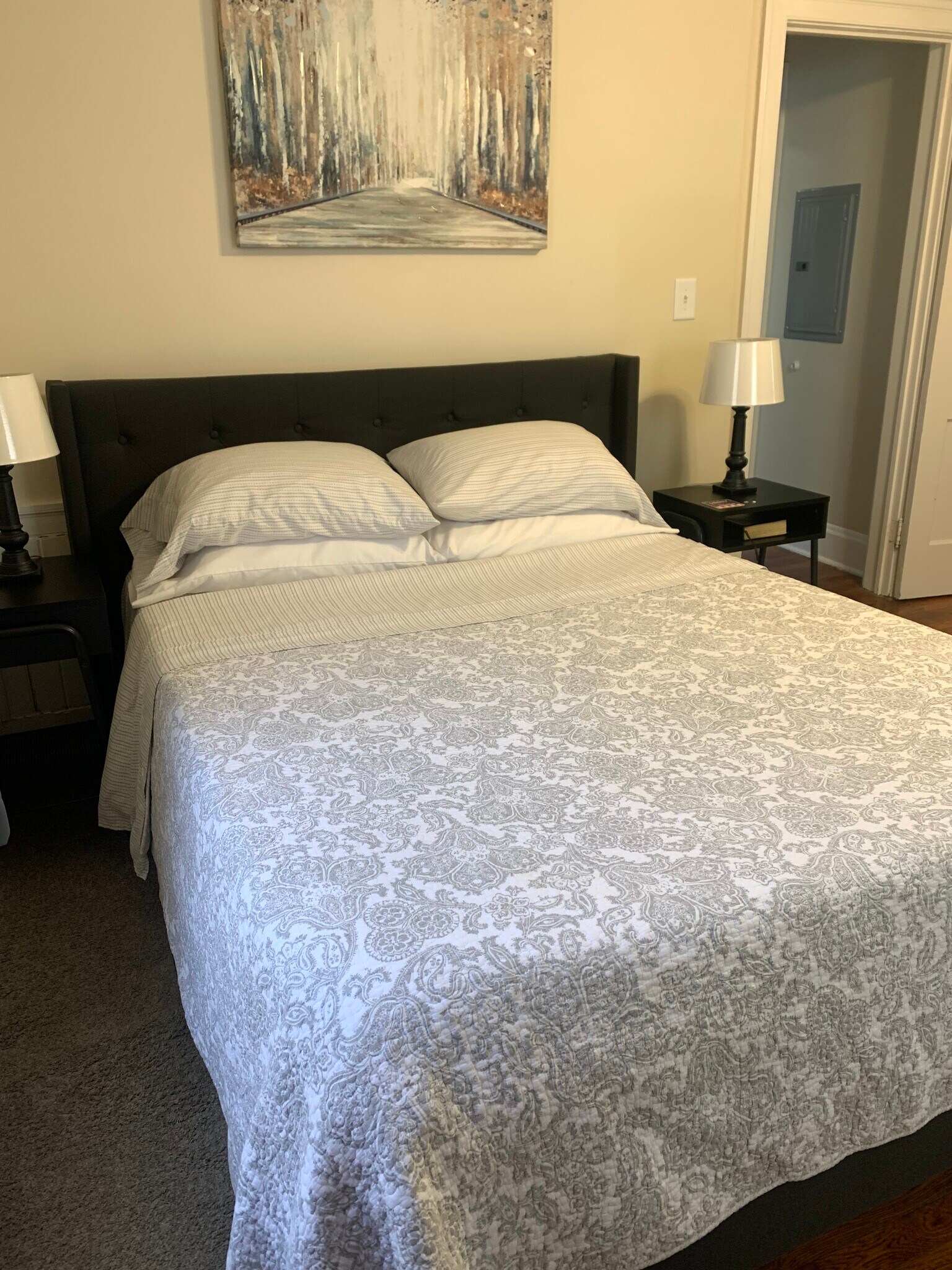 Queen memory foam mattress - 1409 Winburn Dr