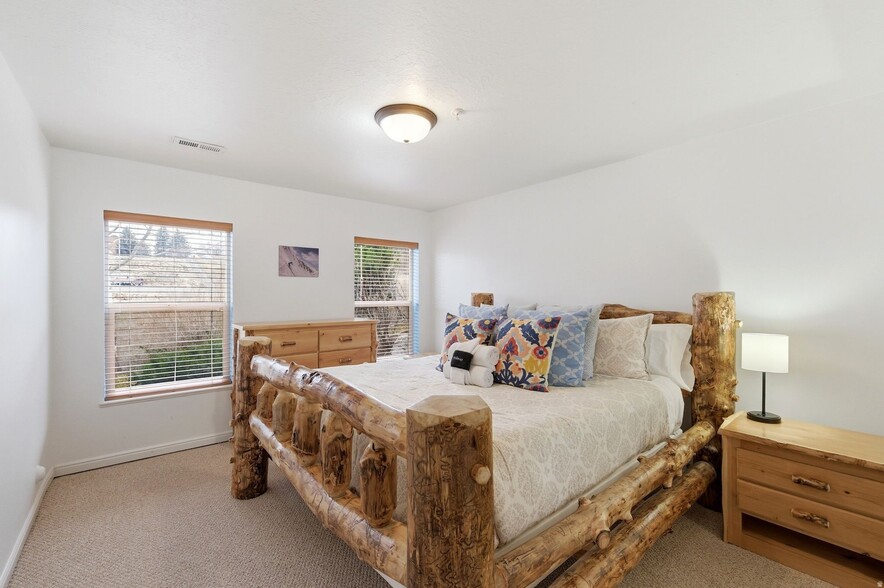 Building Photo - 3555 N Fox Run Dr