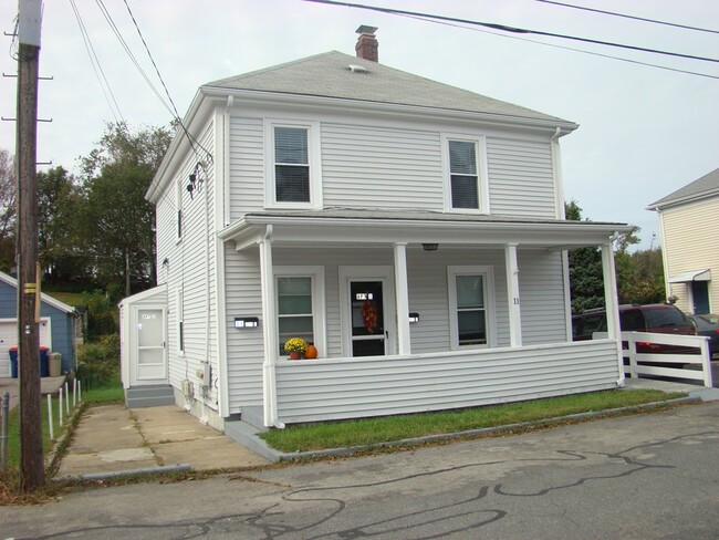 Primary Photo - 11 Peck Ave