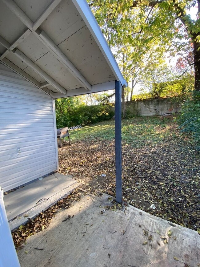 Building Photo - ELMWOOD PLACE - Fully Remodeled 2-3 bed home with 1 bath.