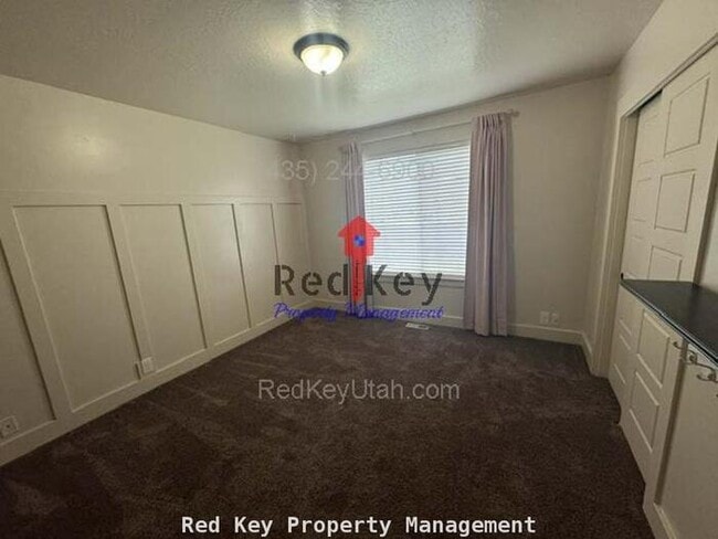 Building Photo - 176 Country Club Dr