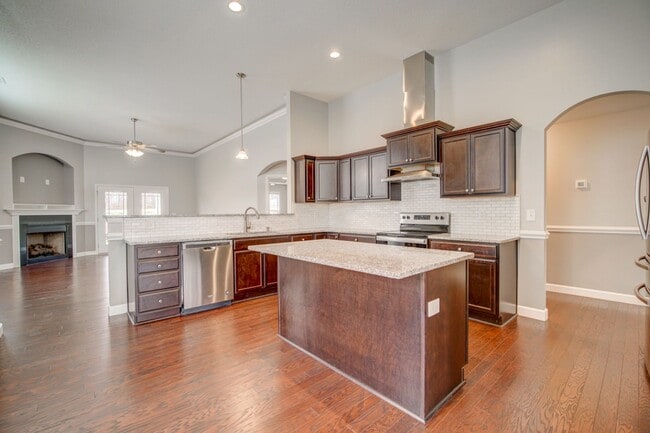 Building Photo - 732 Shelburne Ln