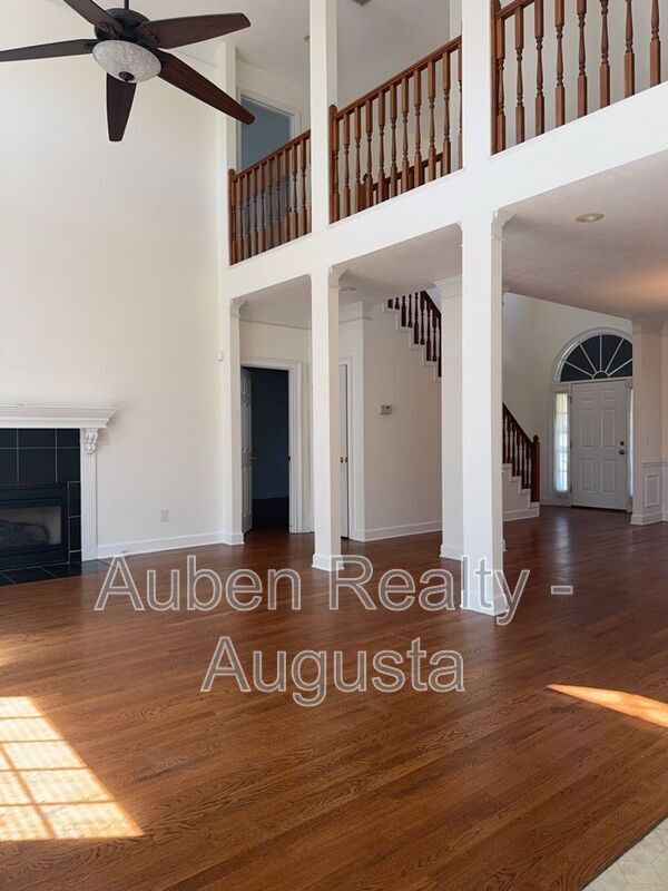 Building Photo - 901 McMillan Cir