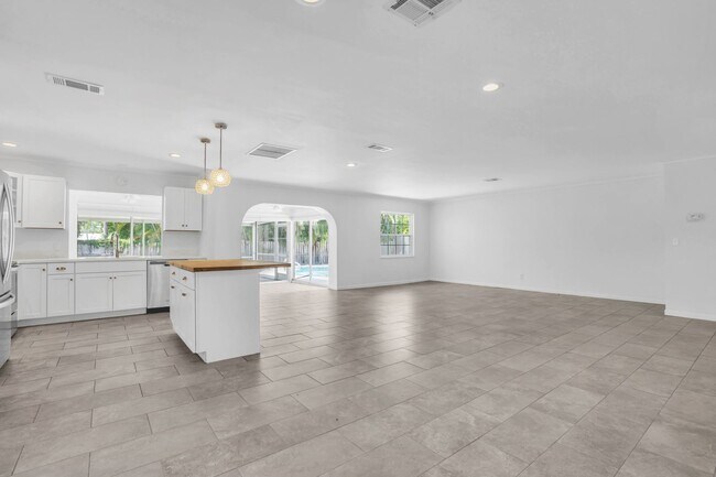 Building Photo - RARELY AVAILABLE!  3BED/2BATH POOL HOME FOR RENT-SARASOTA, FL $2995.00