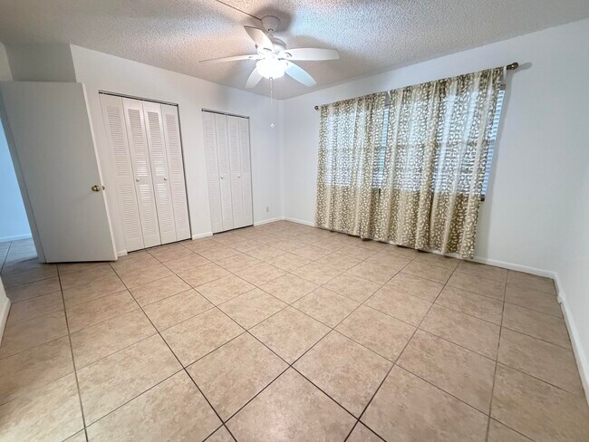 Building Photo - 1300 SW 125th Ave