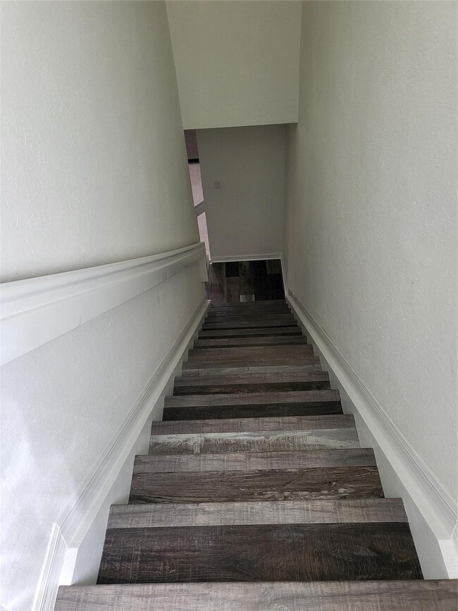 Building Photo - 2040 SE Avon Park Dr