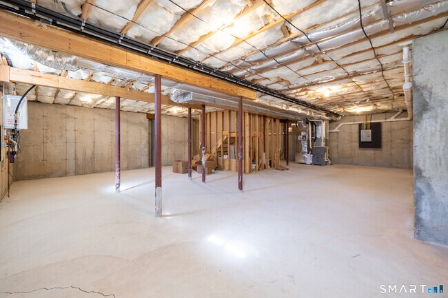 Building Photo - 112 Stallion Dr