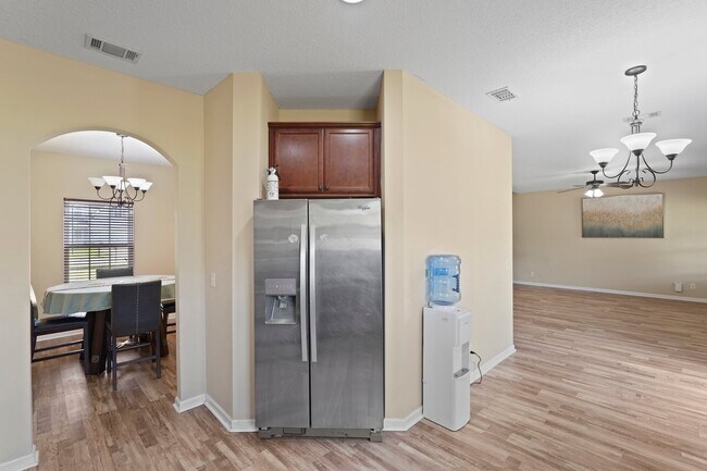 Building Photo - 966 Mustang Ln NE