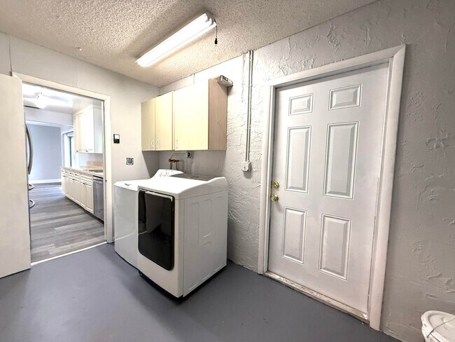 Building Photo - 16394 Pimlico Dr E