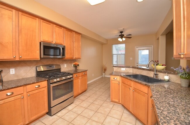 Building Photo - 2911 Meadowglen Cove