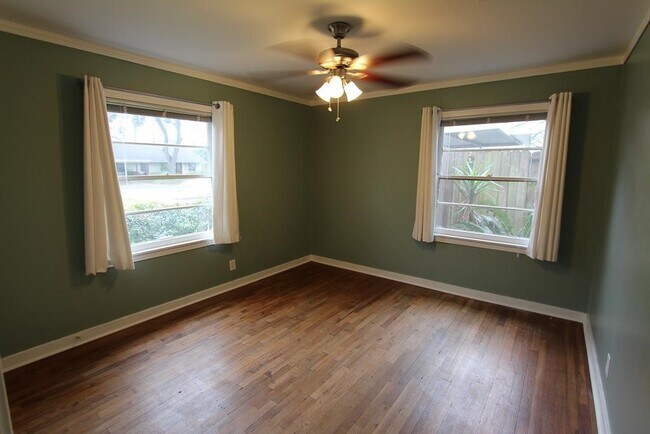Building Photo - 1415 Zora St