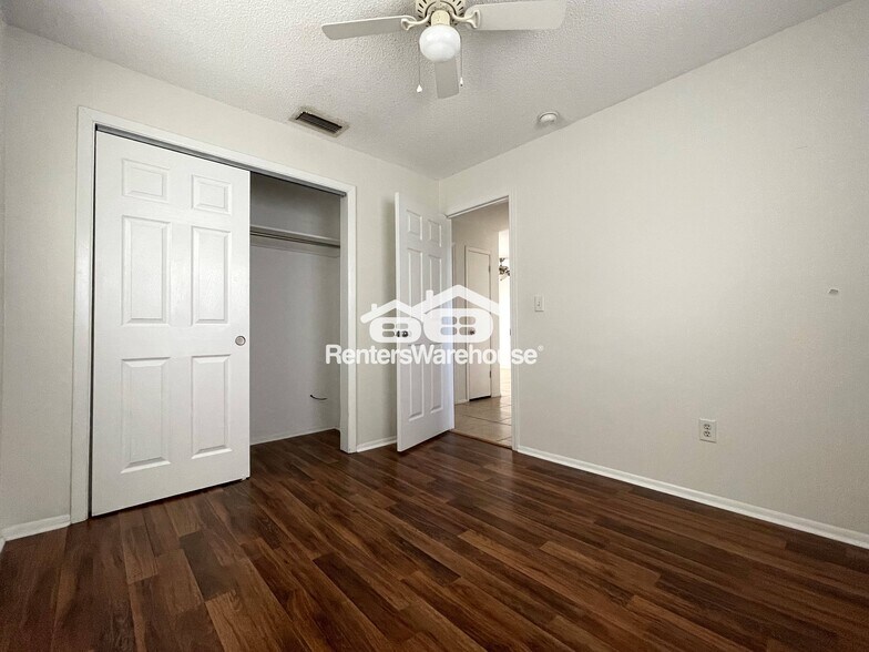 Building Photo - 1505 Beach Dr SE
