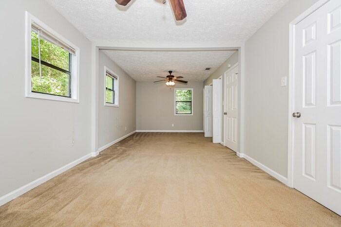 Building Photo - 999 Fairview Rd