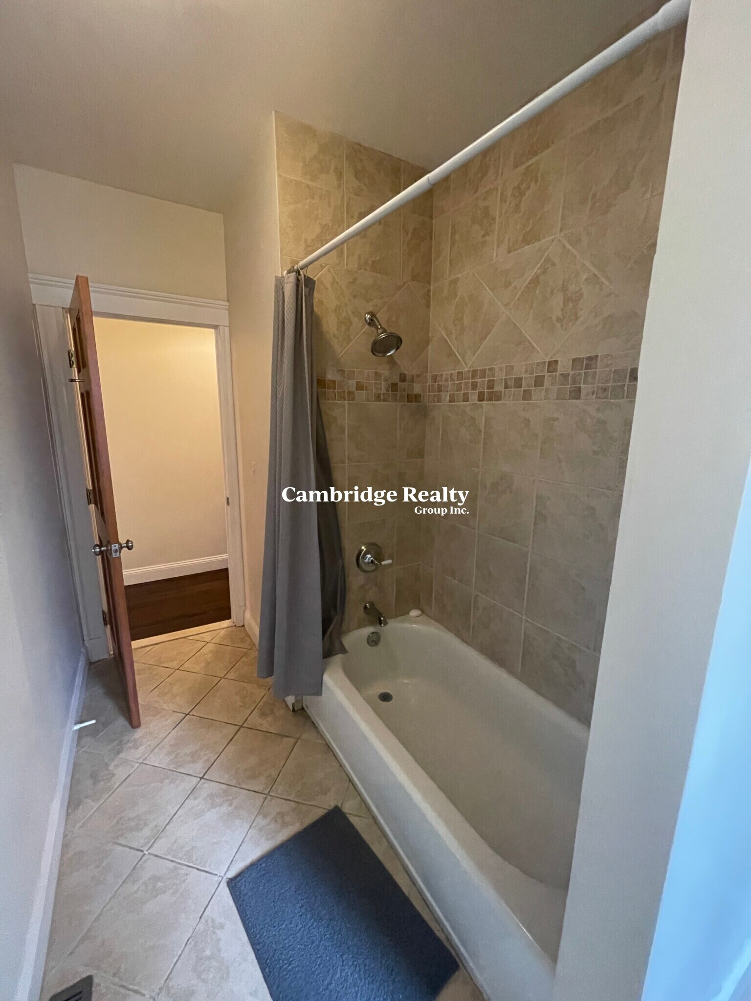 Building Photo - 6 Giles Park