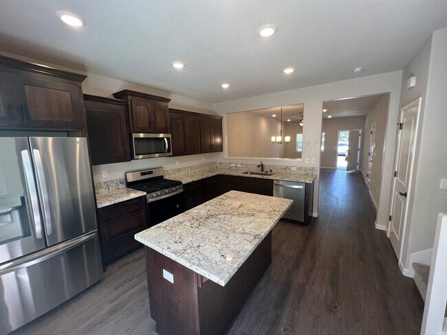 Building Photo - 3 Bed / 2.5 Bath | Rocklin Townhome