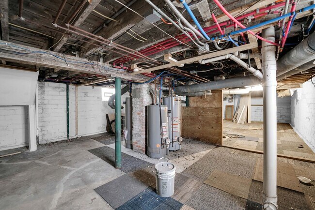 Building Photo - 1355 West Blvd