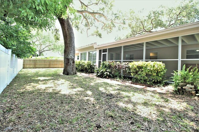 Building Photo - 1001 Brookside Dr
