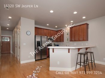 Building Photo - Beautiful Townhome in Quiet Neighborhood!