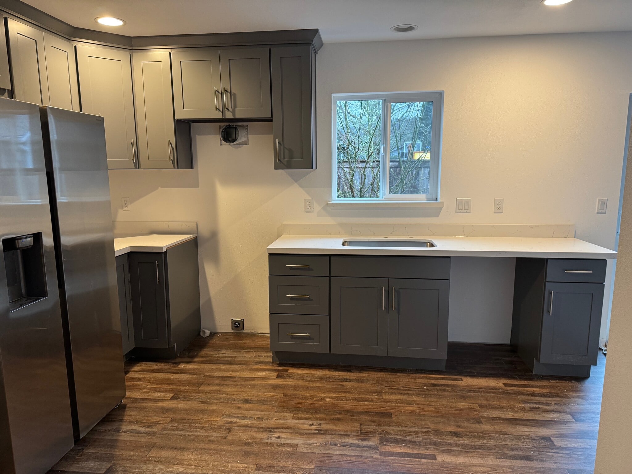 Building Photo - 713 8th St