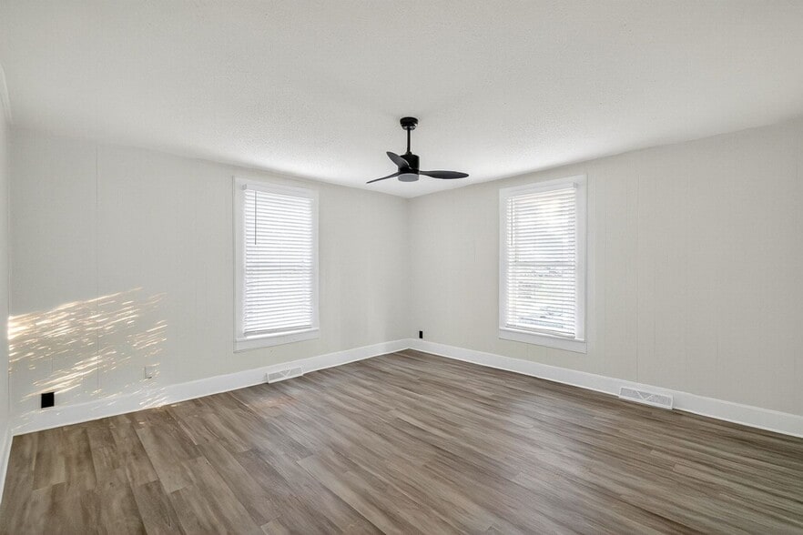 Building Photo - 323 S Columbia St