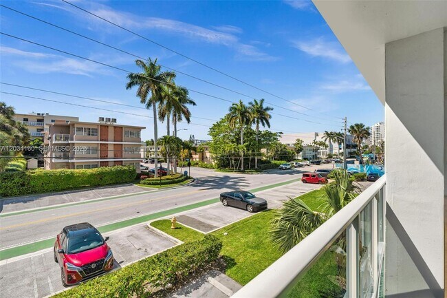 Building Photo - 9381 E Bay Harbor Dr