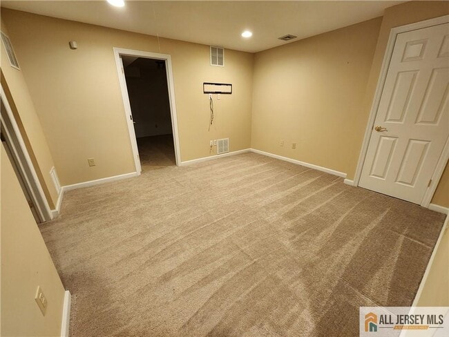 Building Photo - 254 Sayre Dr