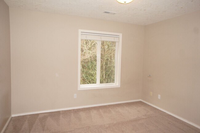 Building Photo - NW Portland Forest Heights Beauty. Flat backyard!