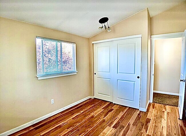 Building Photo - 8010 SE Henry St