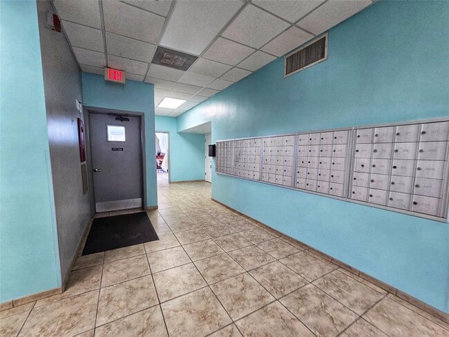 Building Photo - 7310 Seawall Blvd