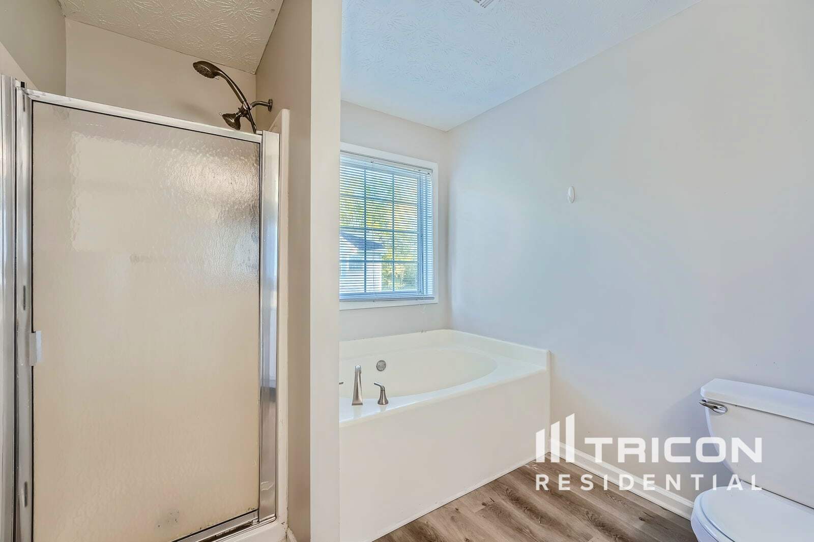 Building Photo - 1504 Riverglen Dr