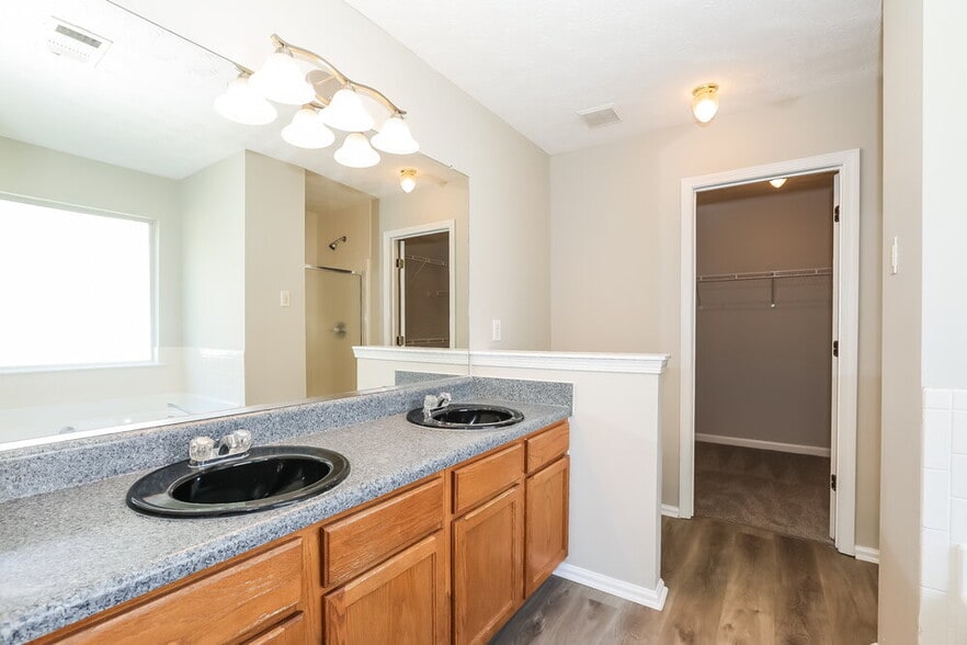 Building Photo - 4269 Ridgeside Terrace