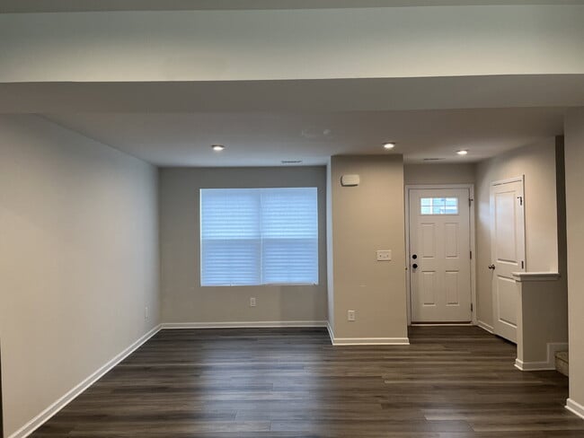 Building Photo - 1607 Mountain Ash Ln