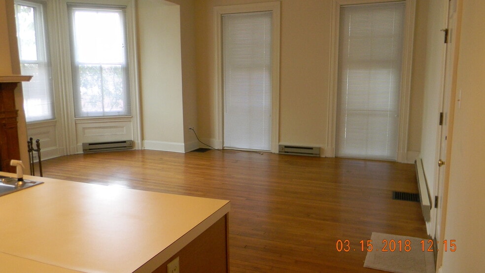 Building Photo - 418 N High St