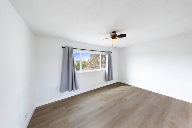 Building Photo - Gorgeous Cul-De-Sac Huntington Beach Home  — Biking Distance to the Beach!