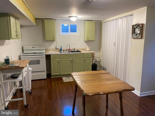 Building Photo - 339 Hook Rd