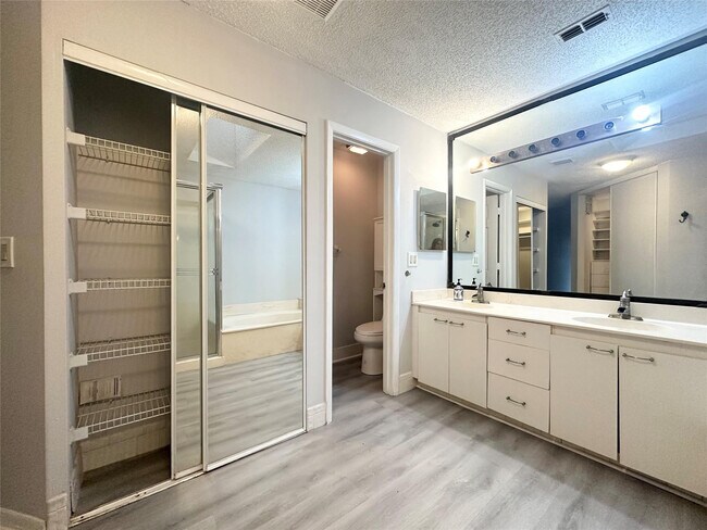 Building Photo - 10461 NW 12th Ct