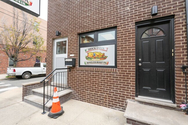 Building Photo - Passyunk Area great one bed with patio