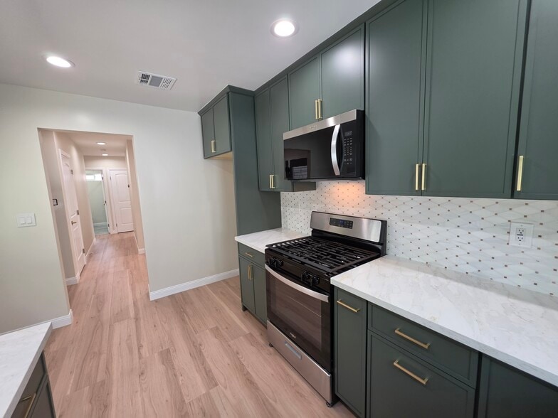 Building Photo - 6829 Murietta Ave