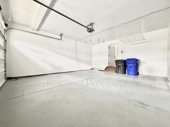 Building Photo - 15122 Gallant Dr