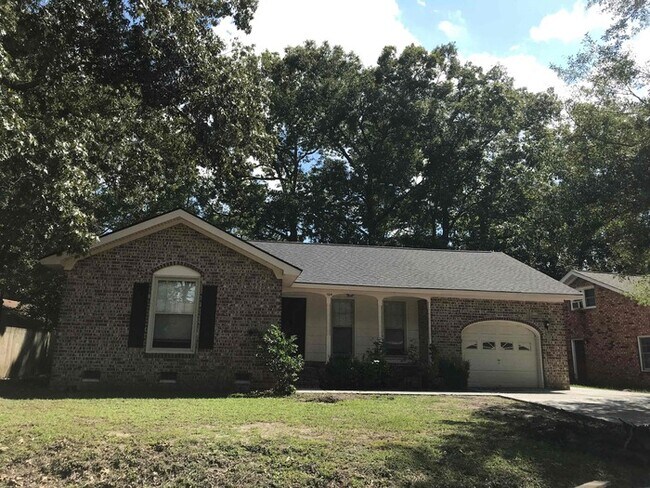 Primary Photo - 104 Heron Ct