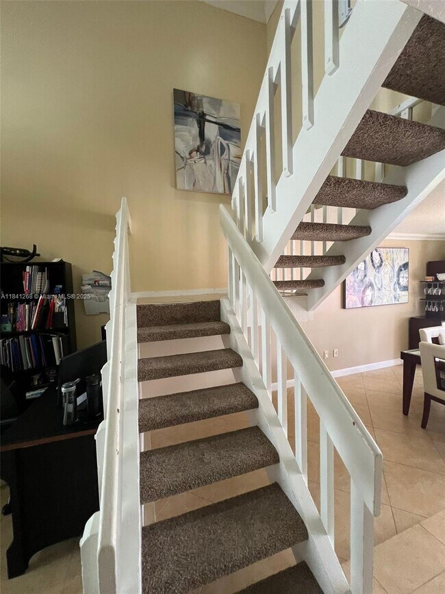 Building Photo - 9894 Fairway Cove Ln