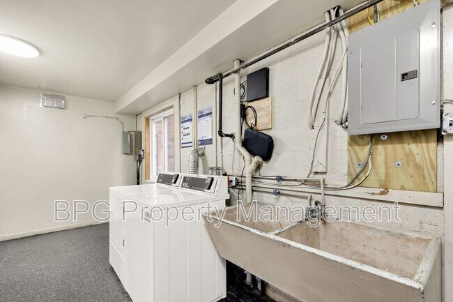 Building Photo - 45 Washington St