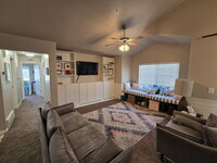 Building Photo - Centrally Located Condo with Garage!