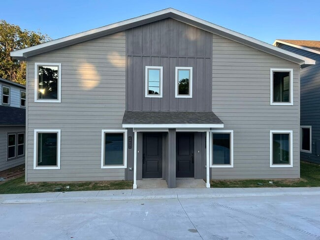 Building Photo - 2428-2430 South Fannin Avenue