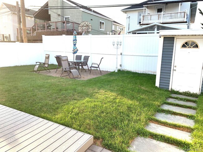 Building Photo - 521 W Park Ave