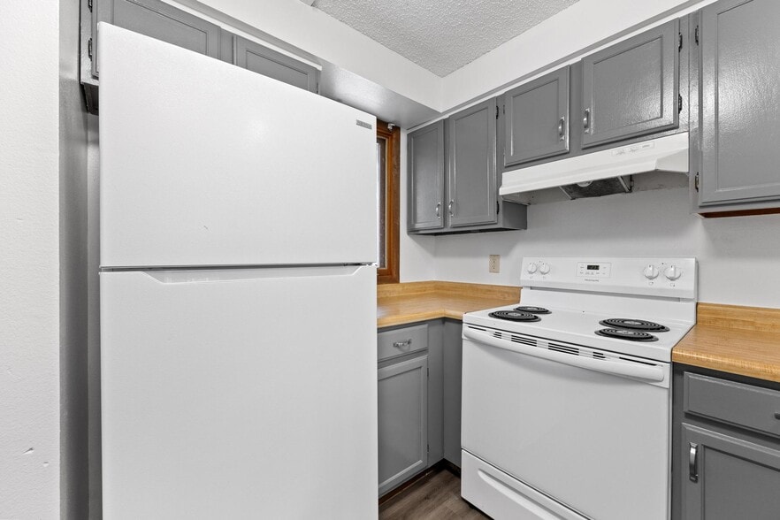 Building Photo - 740 Westwinds Dr